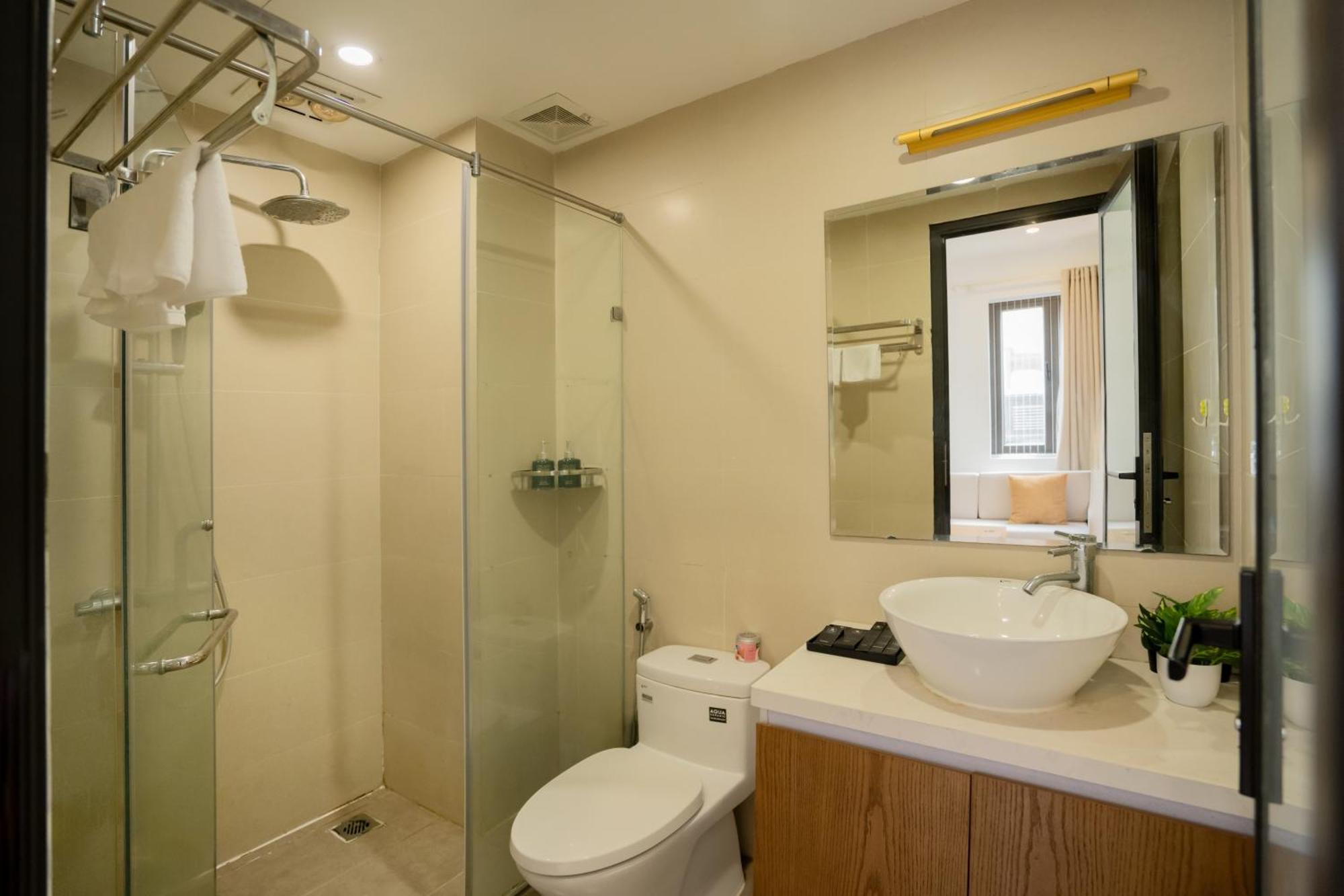 22Housing Hotel & Residence 60 Linh Lang Hanoi Buitenkant foto