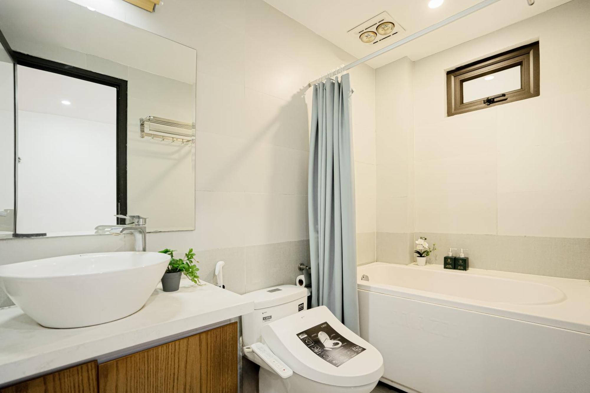 22Housing Hotel & Residence 60 Linh Lang Hanoi Buitenkant foto