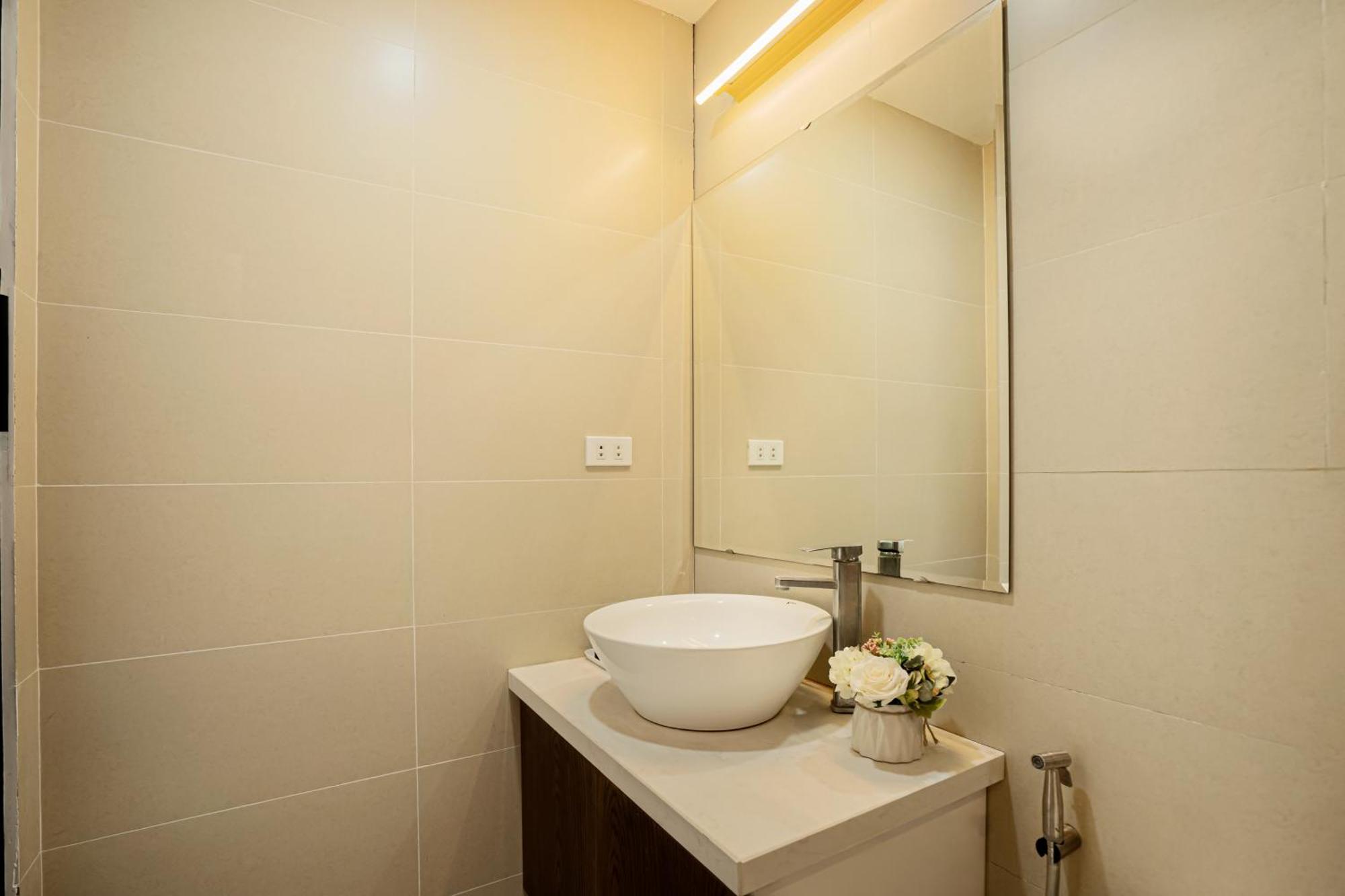 22Housing Hotel & Residence 60 Linh Lang Hanoi Buitenkant foto