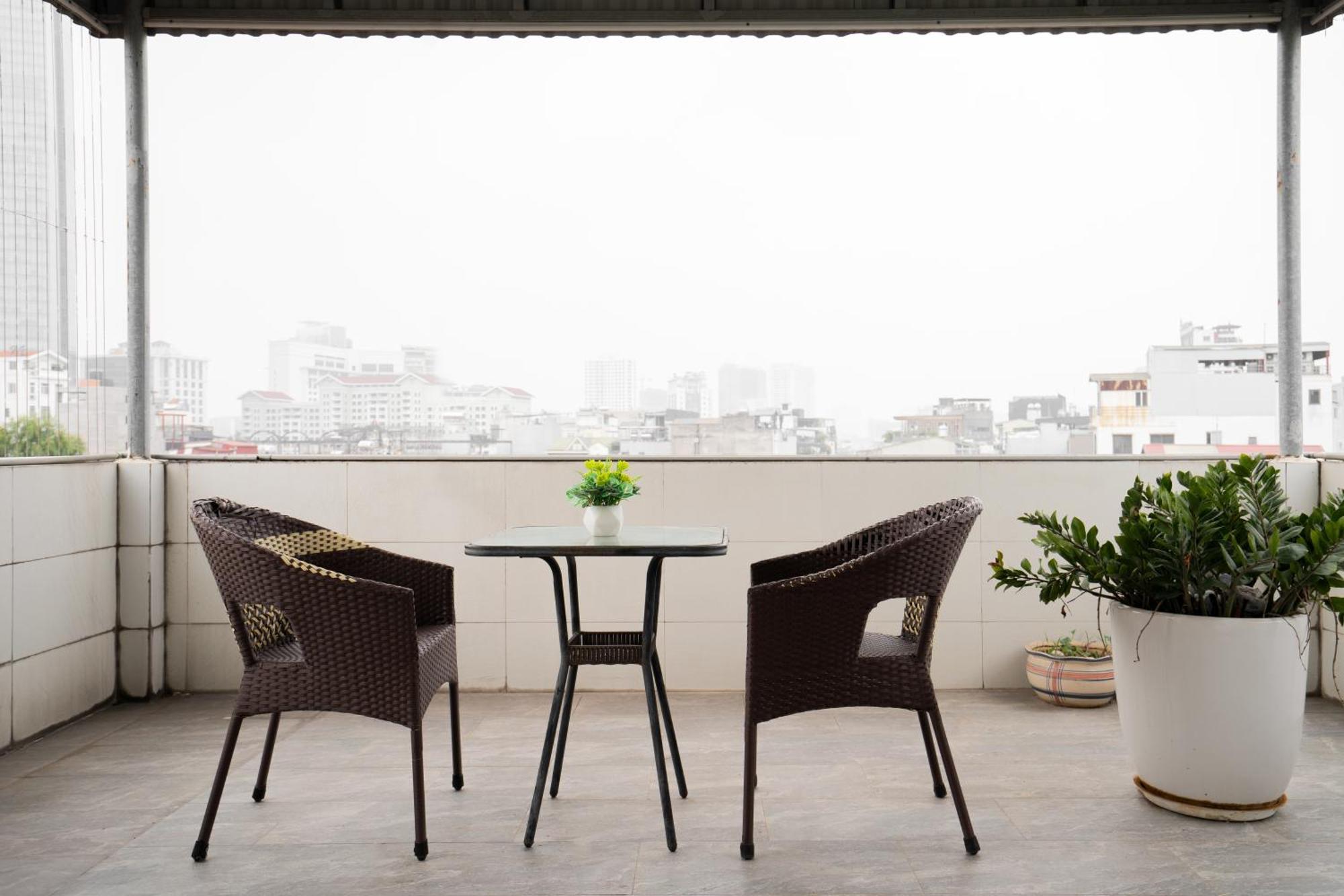 22Housing Hotel & Residence 60 Linh Lang Hanoi Buitenkant foto